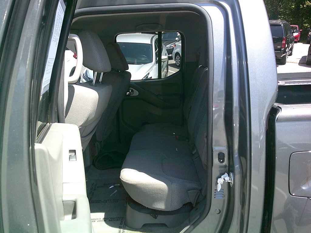 2017 Nissan Frontier SV - Photo 7
