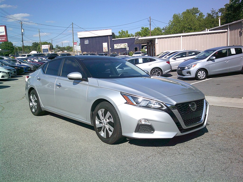 2020 Nissan Altima S's photo